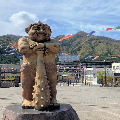 鬼怒川温泉駅前 春一番風街道